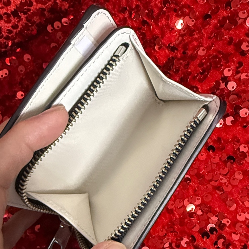 NWT Marc Jacobs Wallet with Silver Accents - Picture 6 of 12